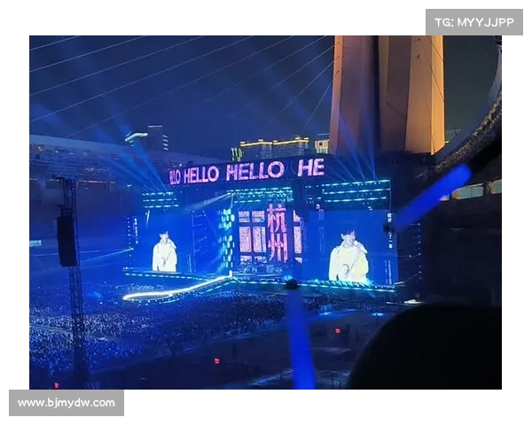 周传雄演唱会结束后35小时黄龙体育中心迅速转型为比赛场地恢复高效运作 周传雄演唱会结束后35小时黄龙体育中心迅速转型为比赛场地恢复高效运作